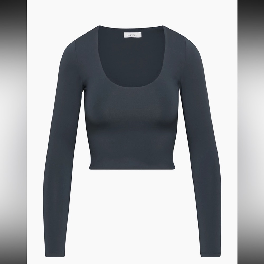 Long sleeve contour tee from Aritzia - Babaton.